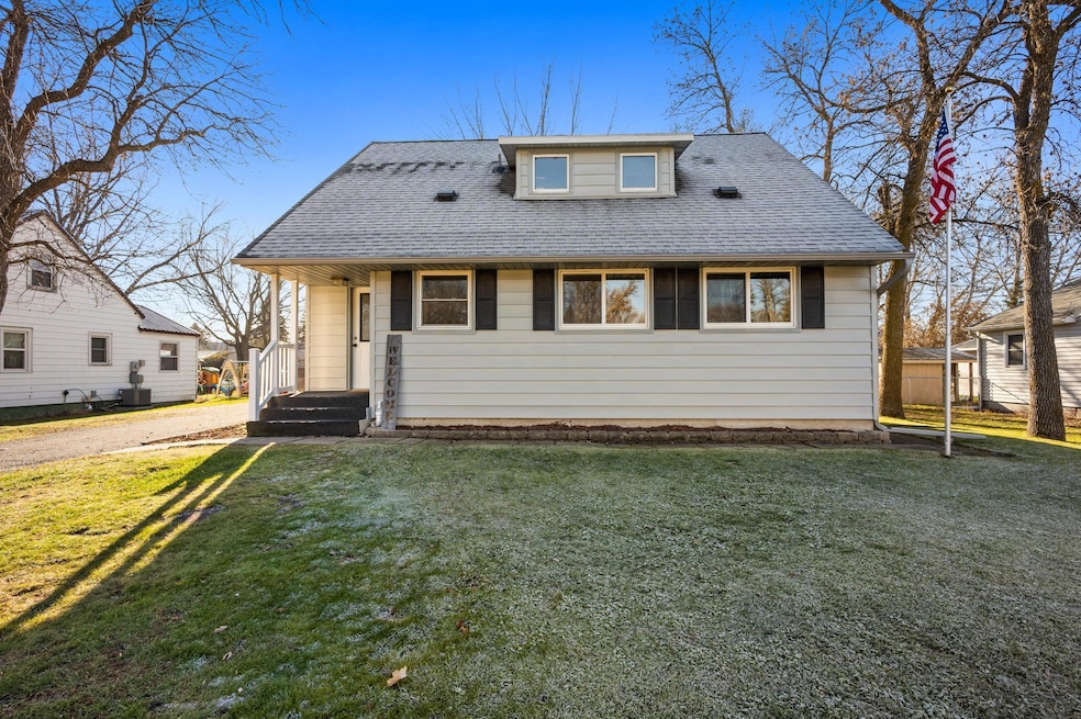 817 1st St SE, Elbow Lake, MN 56531 - photo 1