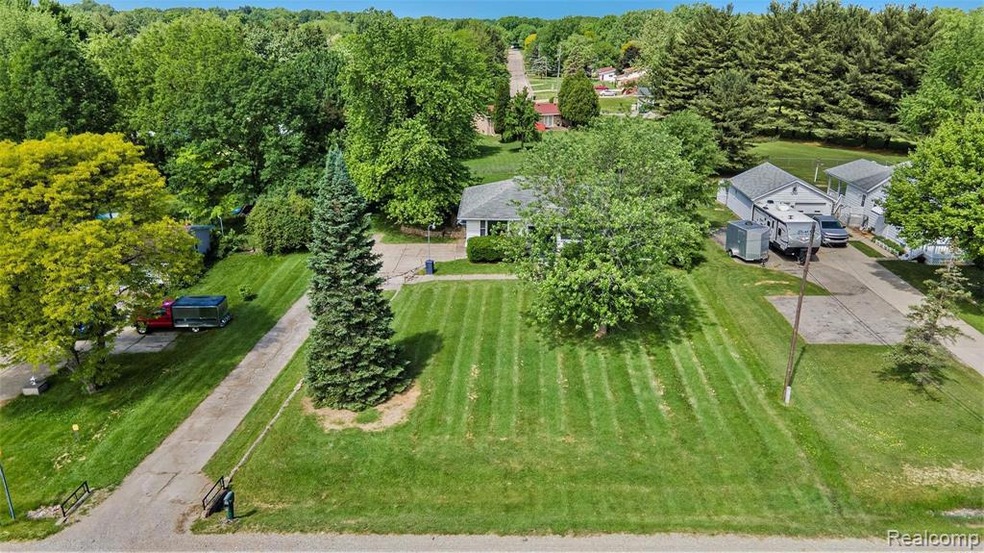 1404 S Graham Rd, Flint, MI 48532 - photo 1