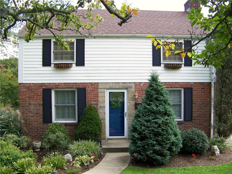 5203 Fieldcrest awaits your visit!
