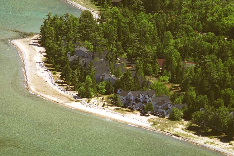 08235 Trillium Ct, Charlevoix, MI 49720 - photo 1