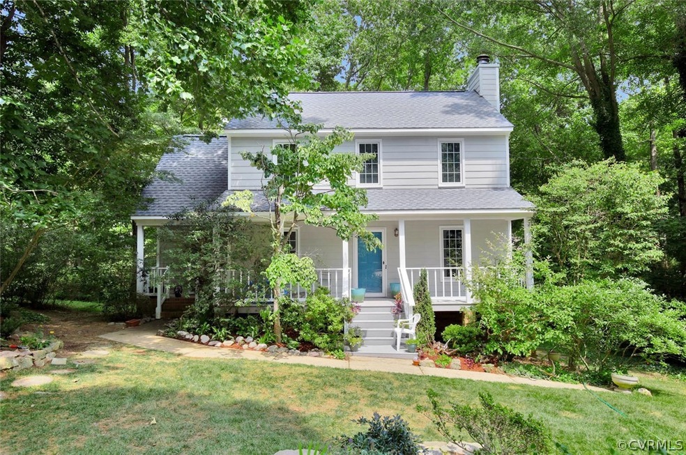 Home features mature landscaping and a cul-de-sac