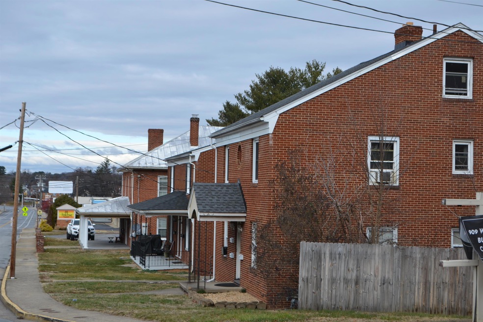 919 W Main St, Waynesboro, VA 22980 - photo 1