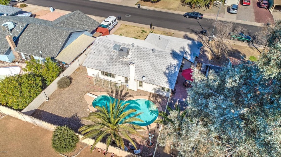 2331 E Isabella Ave-23