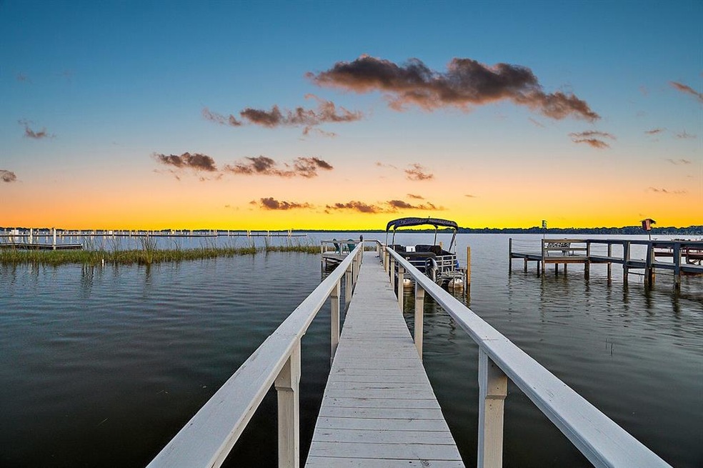 423 Sinclair Cir, Tavares, FL 32778 - photo 1