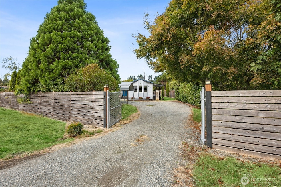 8517 Pepperidge Ln SE, Yelm, WA 98597 - photo 1