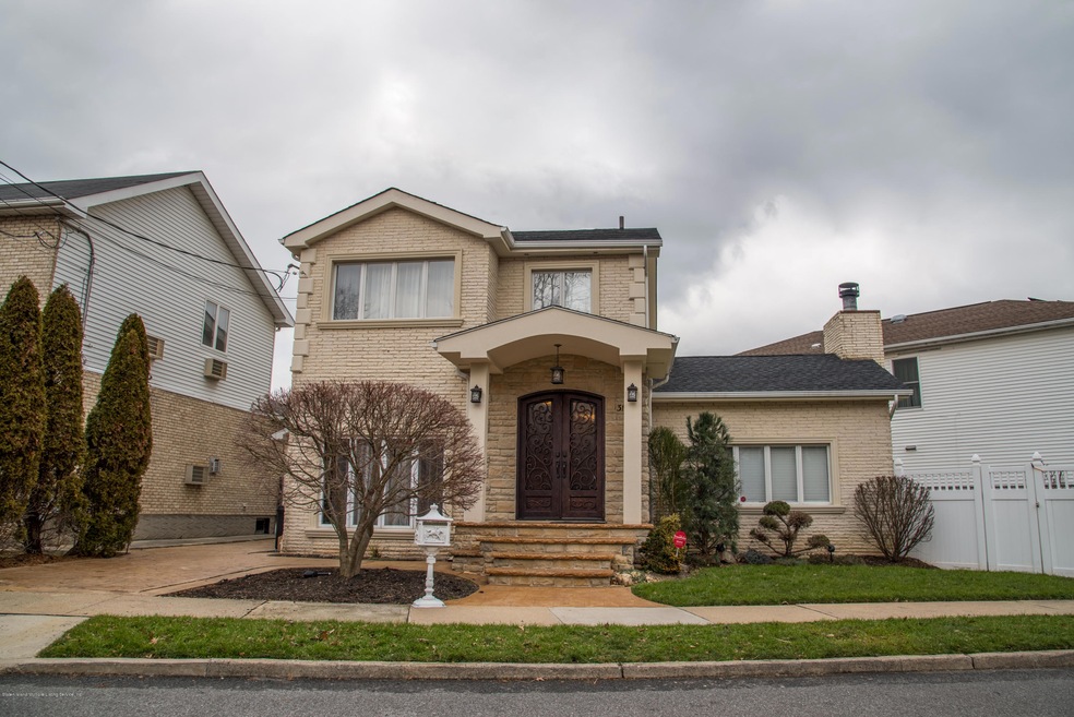 31 Currie Ave, Staten Island, NY 10306 - photo 1