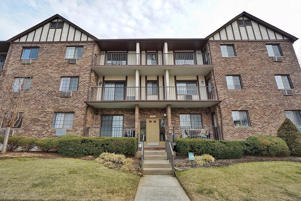 170 Devon Loop unit 5, Staten Island, NY 10314 - photo 1