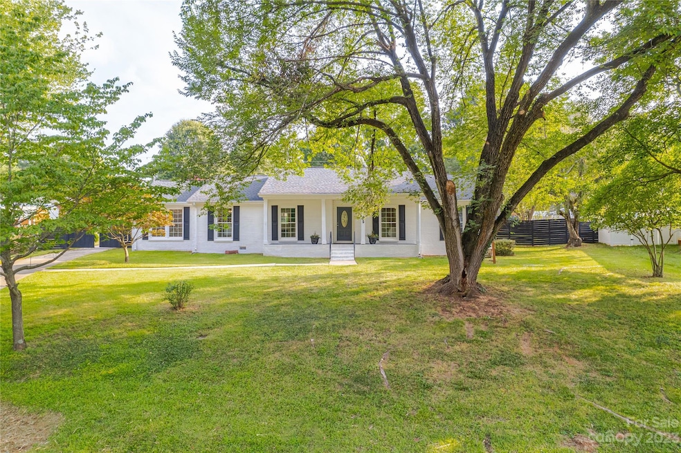 409 Camelot Dr, Statesville, NC 28625 - photo 1