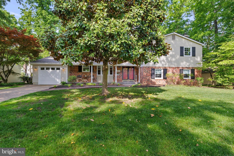 6902 Conservation Dr, Springfield, VA 22153 - photo 1