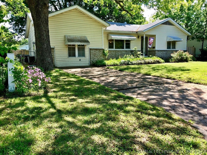 CHARM AND LOCATION HAS  THIS HOME READY FOR A NEW