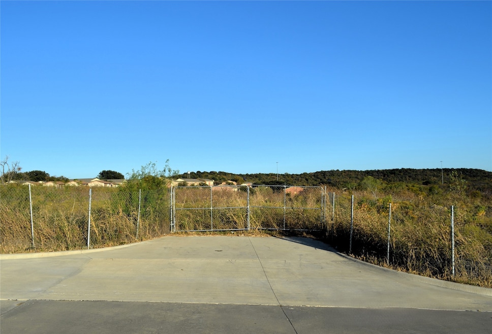 6111 Sportsmans Pkwy, Dallas, TX 75211 - photo 1