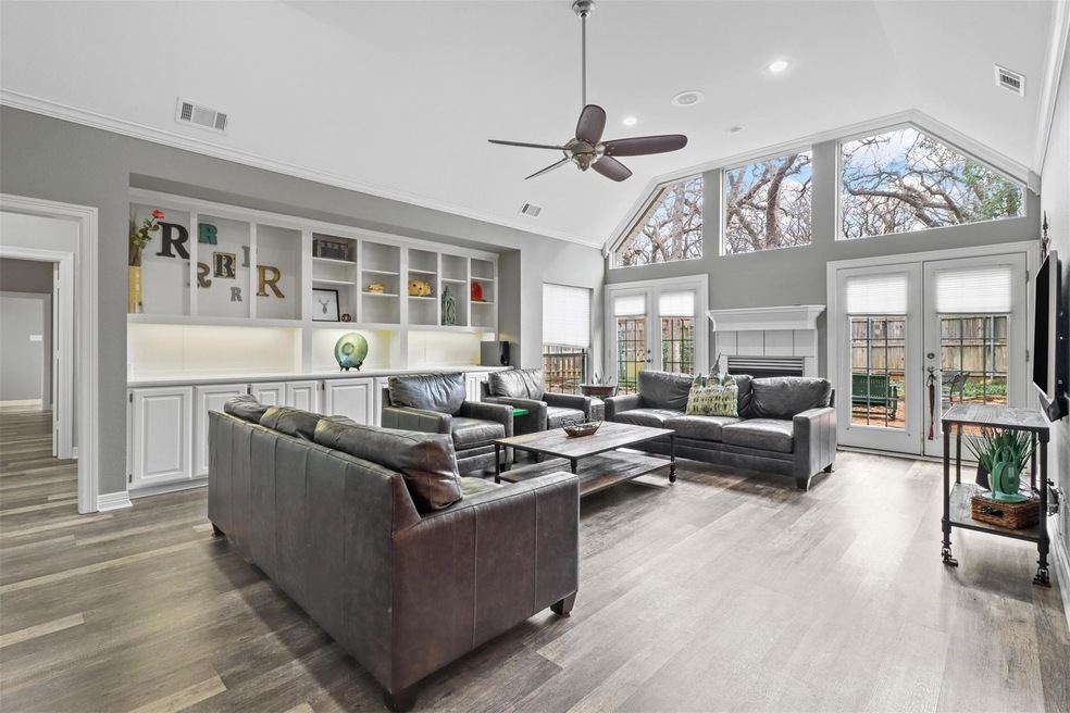 910 Whitney Ct, Denton, TX 76205 - photo 1