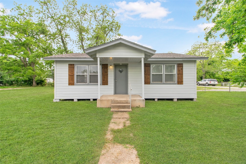 200 Austin St, Brazoria, TX 77422 - photo 1