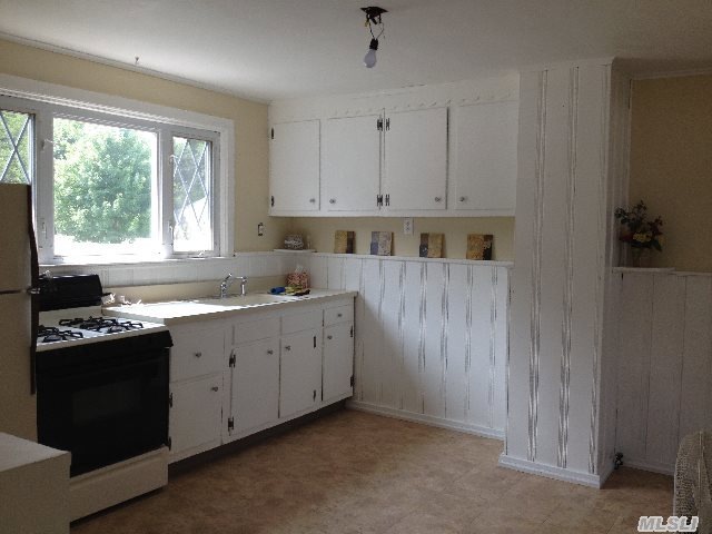 868 Oakfield Ave, Wantagh, NY 11793 - photo 1