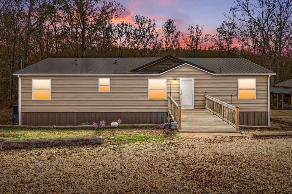 197 Old Homestead Rd, Big Sandy, TN 38221 - photo 1