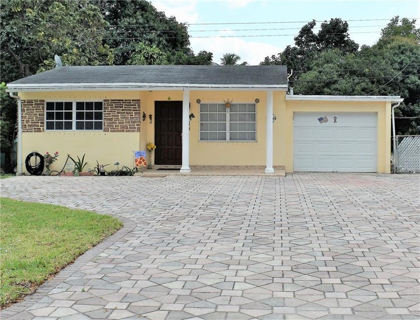 Cozy front porch, 1 car garage