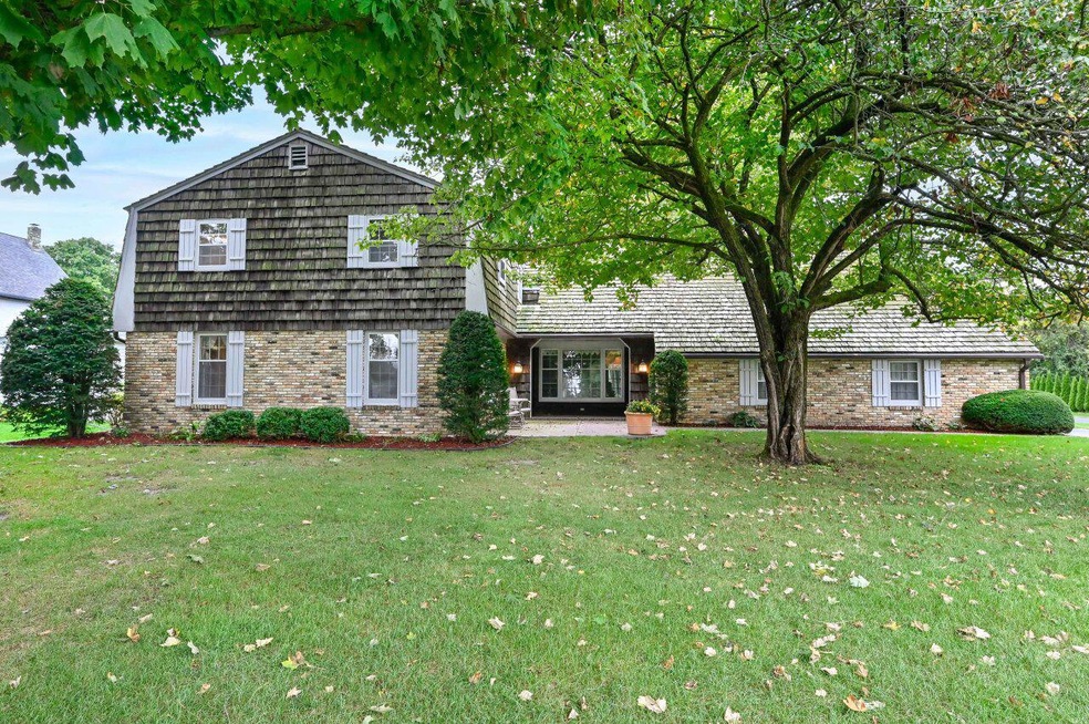 4722 Lighthouse Dr, Racine, WI 53402 MLS 1851943