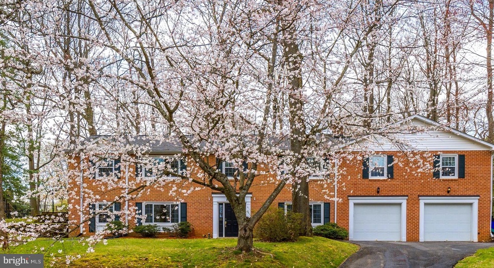 8902 Transue Dr, Bethesda, MD 20817 - photo 1