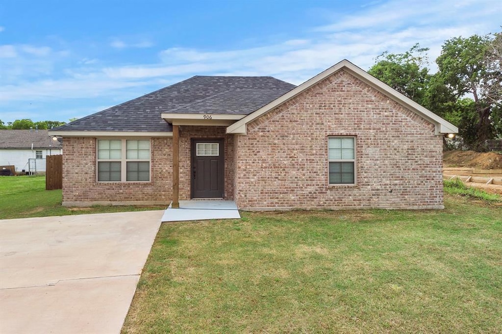 906 W Johnson St, Denison, TX 75020 - photo 1