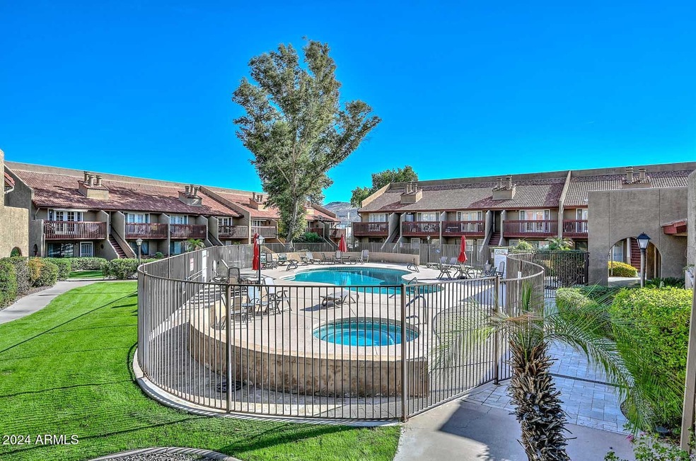 Community Pool & Spa