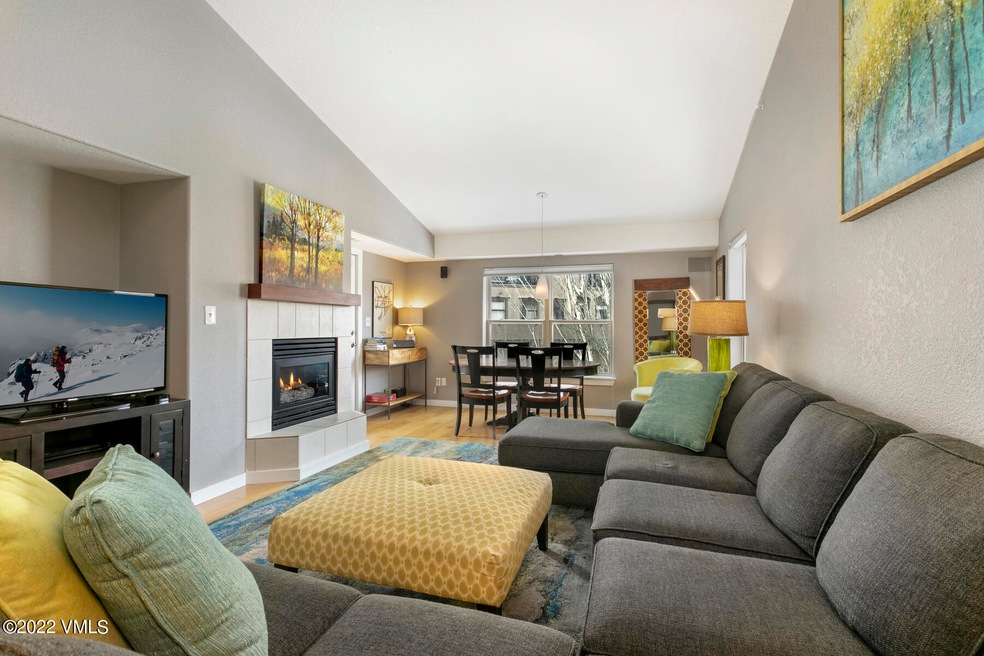 55 River Pines Ct-001-001-Living Room-ML