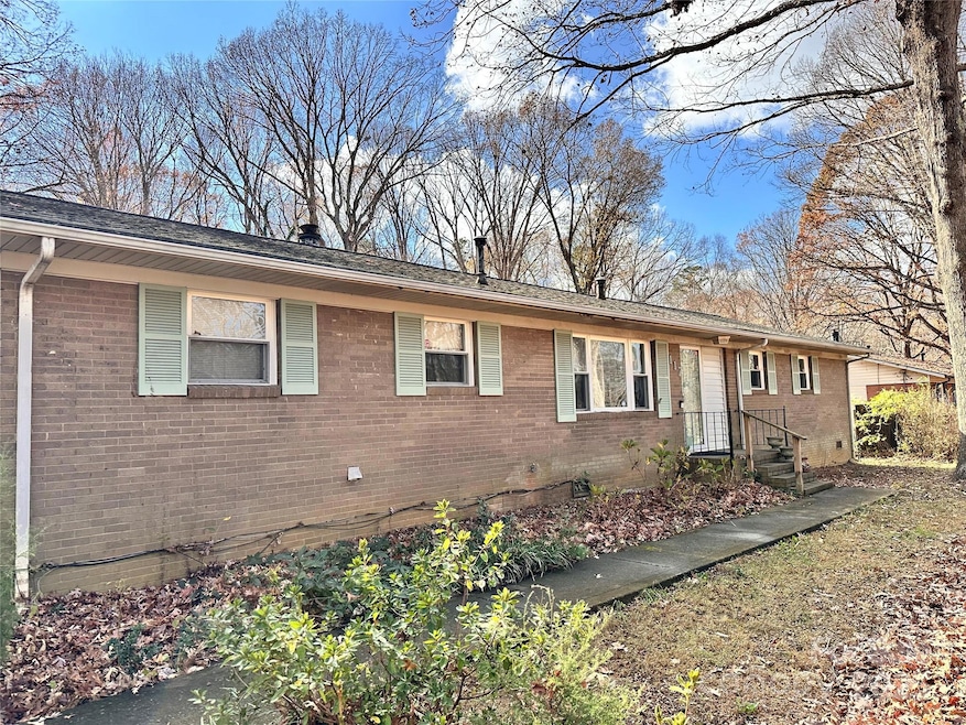 117 Robinson Ave, Matthews, NC 28104 - photo 1