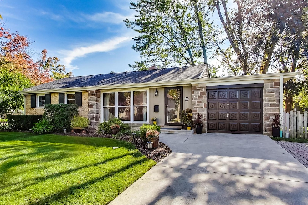 488 W Fremont Ave, Elmhurst, IL 60126 - photo 1