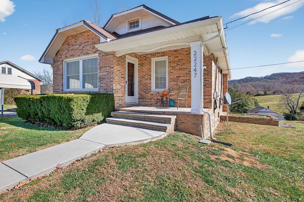 22247 Lincoln Cir, Damascus, VA 24236 - photo 1