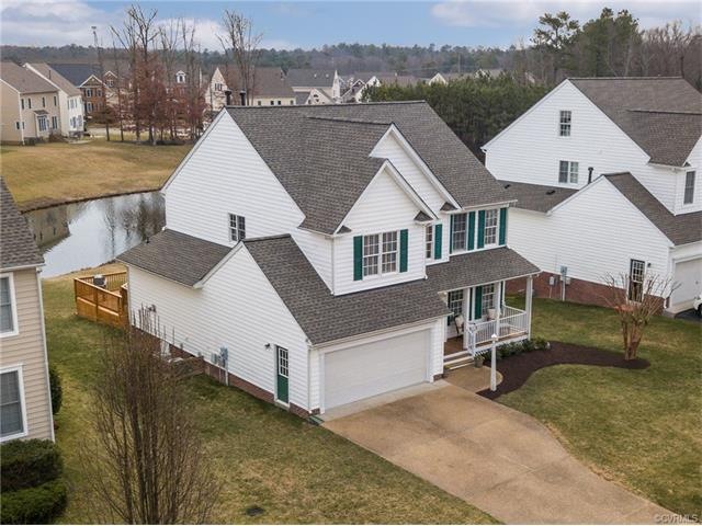 Live on the Lake in Twin Hickory!!