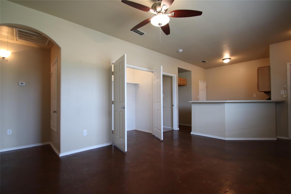 117 Lindas Creek Ln unit 119, Weatherford, TX 76088 - photo 1