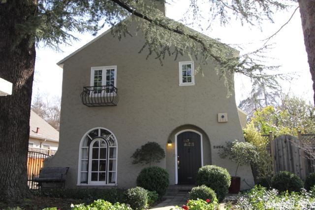 Charming exterior, with drought resitant frontyard