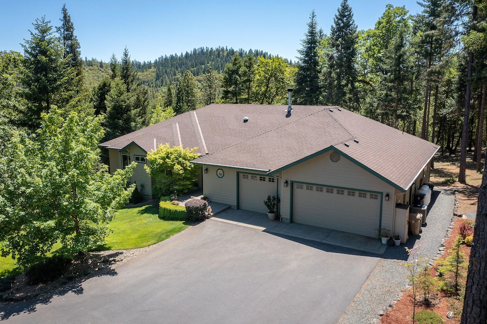 343 S Livingston Way, Grants Pass, OR 97526 - photo 1