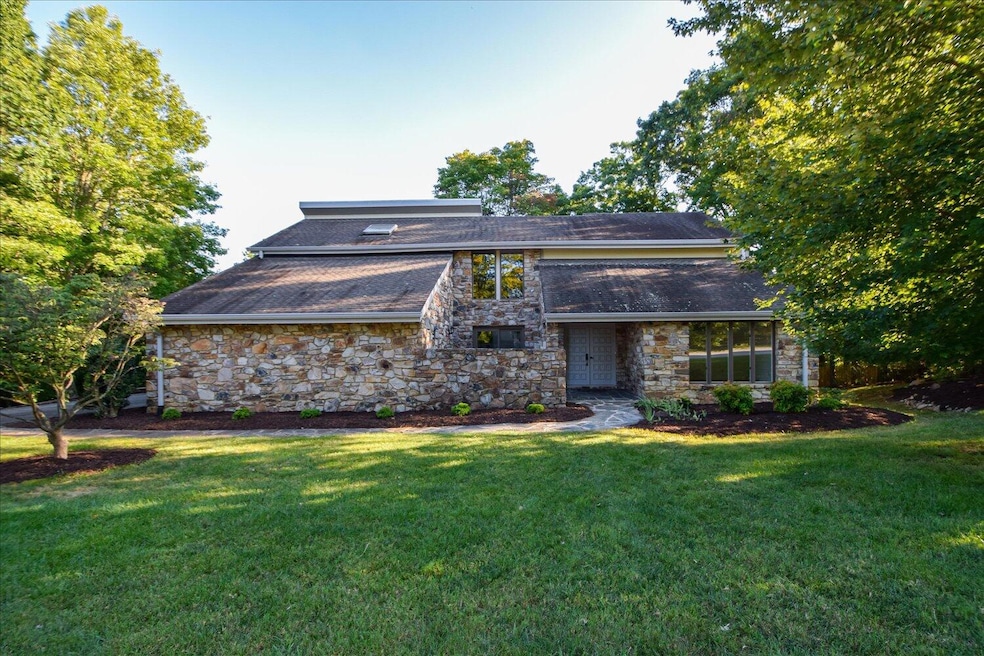 2610 Turnberry Rd, Salem, VA 24153 - photo 1