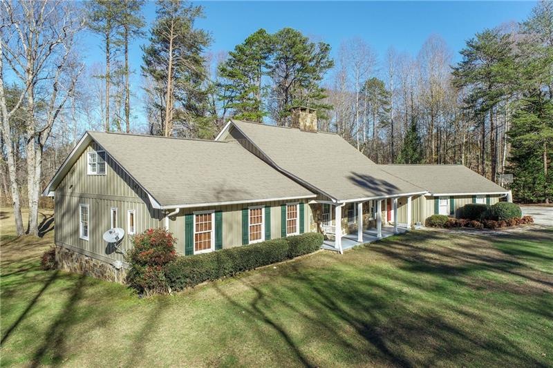 3913 Harbour View Ct, Gainesville, GA 30506 - photo 1