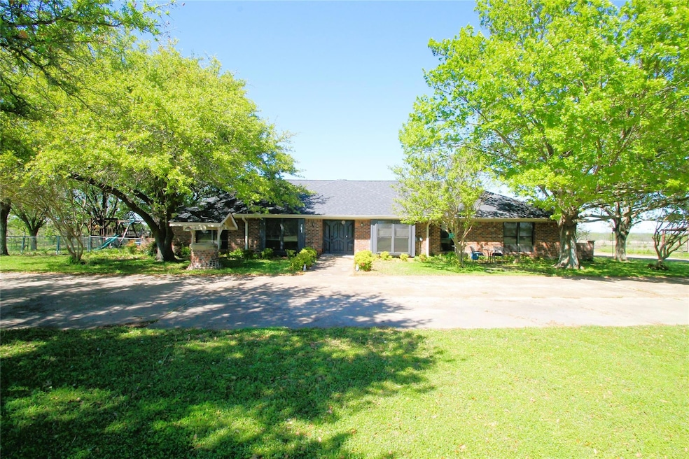View of front of home featuring a front lawn
