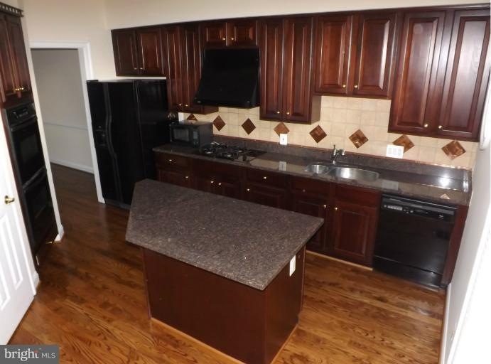 8511 Halston Way, Bethesda, MD 20814 - photo 1