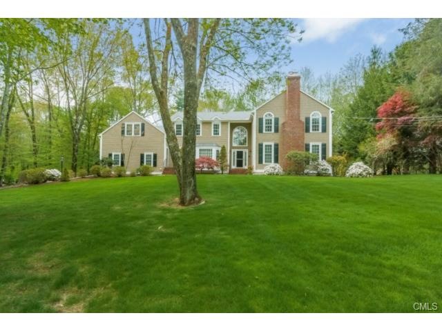FRONT OF HOME - GRACIOUS 10 ROOM TASHUA COLONIAL I