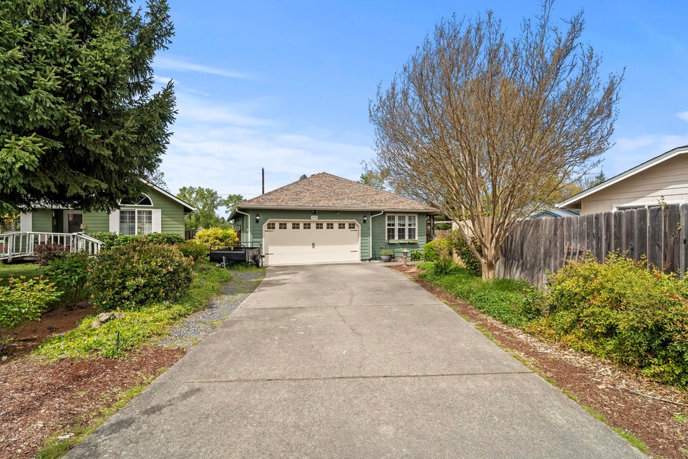 1826 W Harbeck Rd, Grants Pass, OR 97527 - photo 1