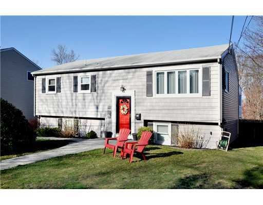 122 Woodbury Rd, Cranston, RI 02905 - photo 1