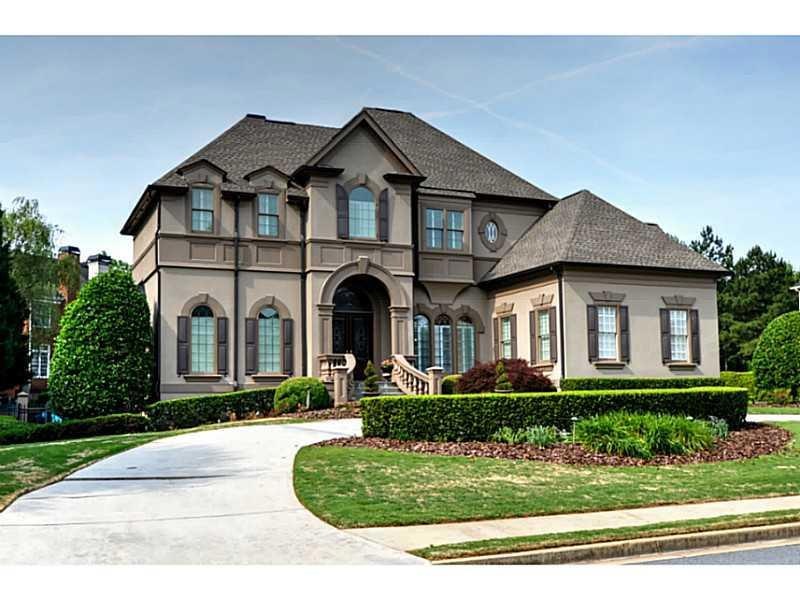 Exterior Front. Elegant Front Exposure with Cicula