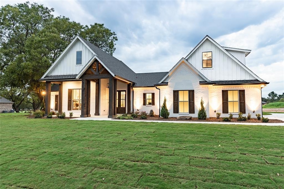 354 County Road 4598, Boyd, TX 76023 - photo 1