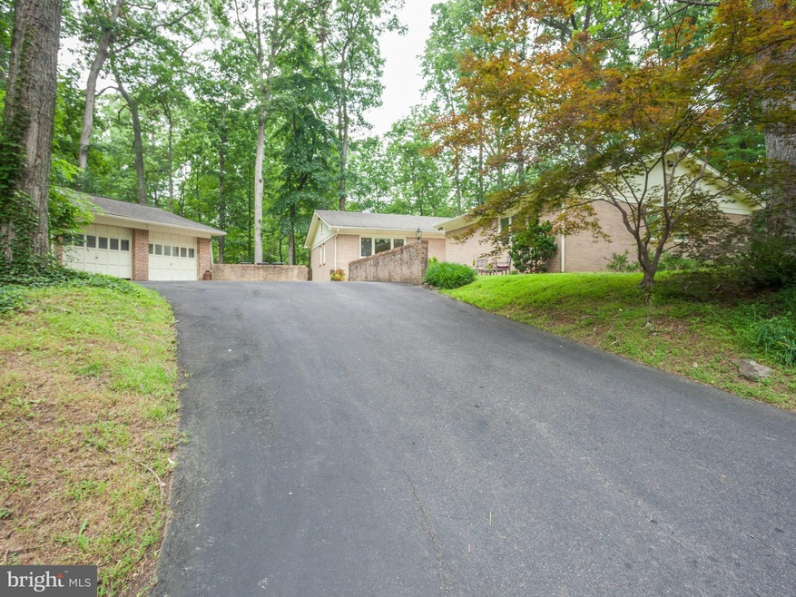 12118 Stirrup Rd, Reston, VA 20191 - photo 1