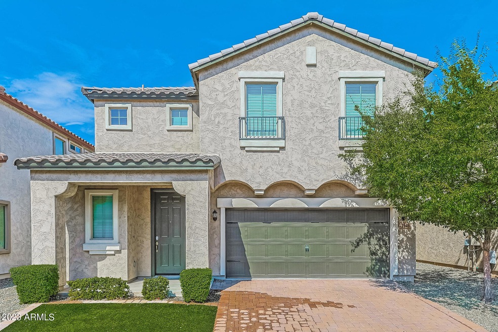 000-photo-front-view-13043354