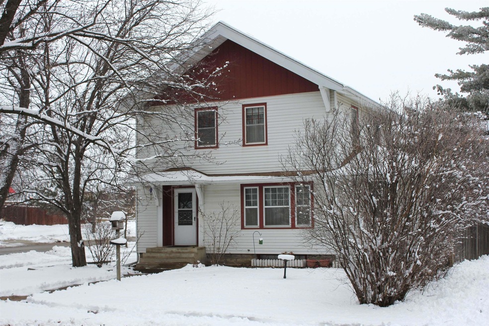 1227 W 2nd St, Cedar Falls, IA 50613 - photo 1