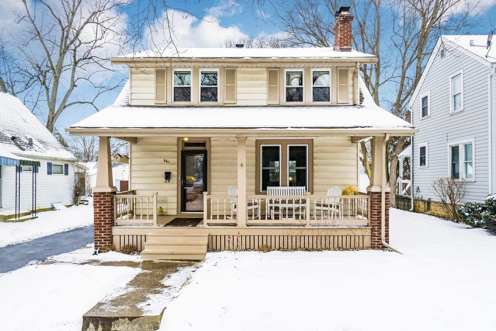 Welcome to 961 Euclaire Avenue