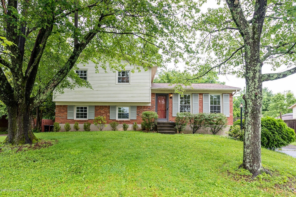 5402 Cranwood Ln, Louisville, KY 40291 - photo 1