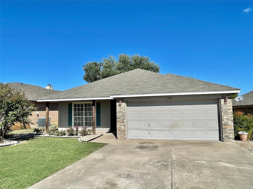 822 Rambling Ct, Granbury, TX 76049 - photo 1