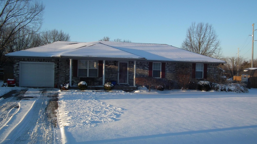 135 Emma Ct, Mount Washington, KY 40047 - photo 1