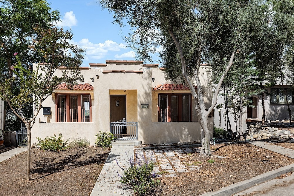 For Sale $1,148,000 • Co-Listing Agent