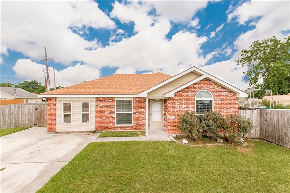 2660 Buccaneer Dr, Marrero, LA 70072 - photo 1